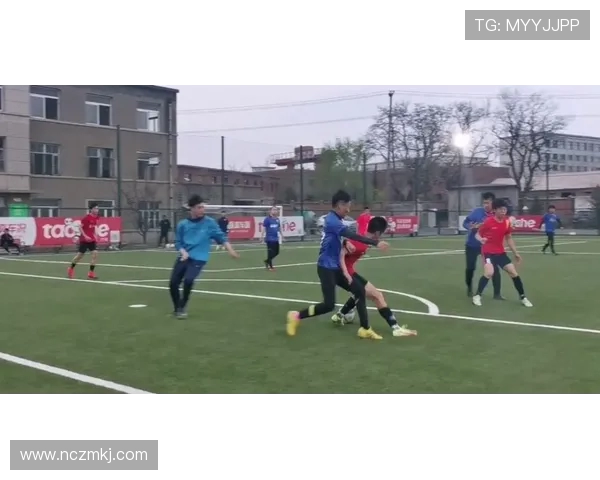 南京滑板队边路渗透战术解析与实战应用探讨